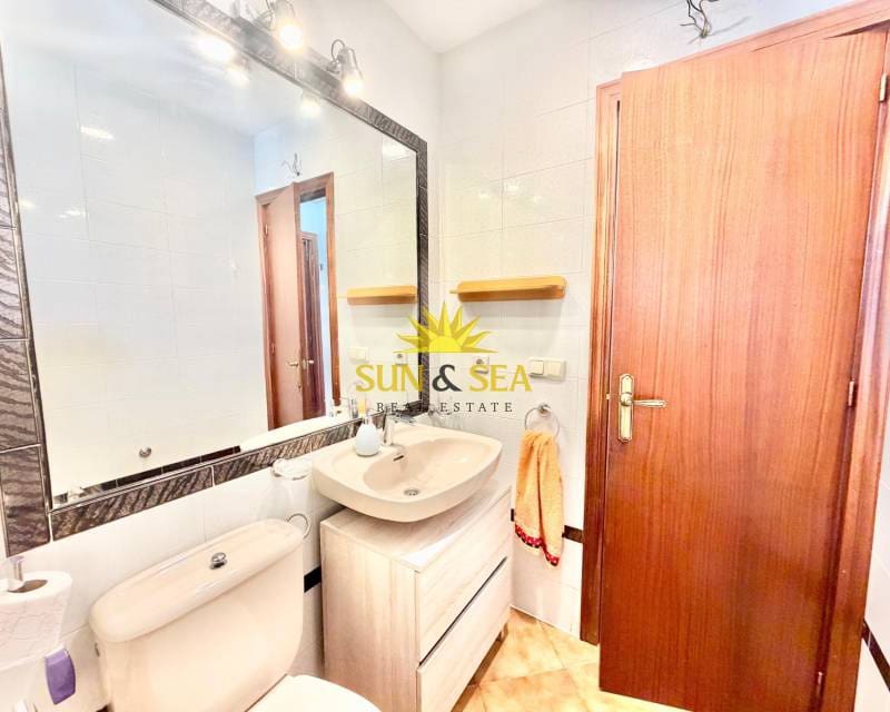 2 soveværelse Lejlighed til salg i Orihuela Costa med swimmingpool - € 205.000 (Ref: 9793477)