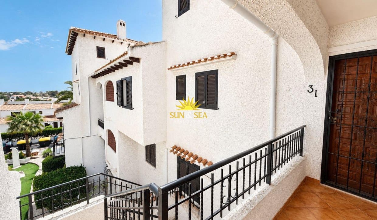 2 quarto Apartamento para venda em Orihuela Costa com piscina - 205 000 € (Ref: 9793477)