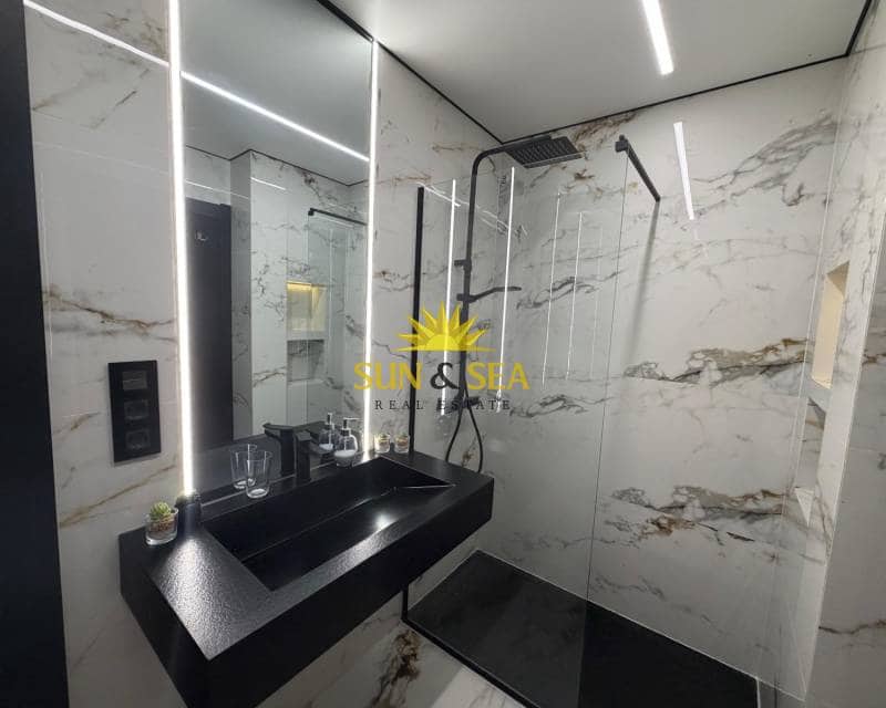 2 soveværelse Lejlighed til leje i Torrevieja - € 1.500 (Ref: 9793654)