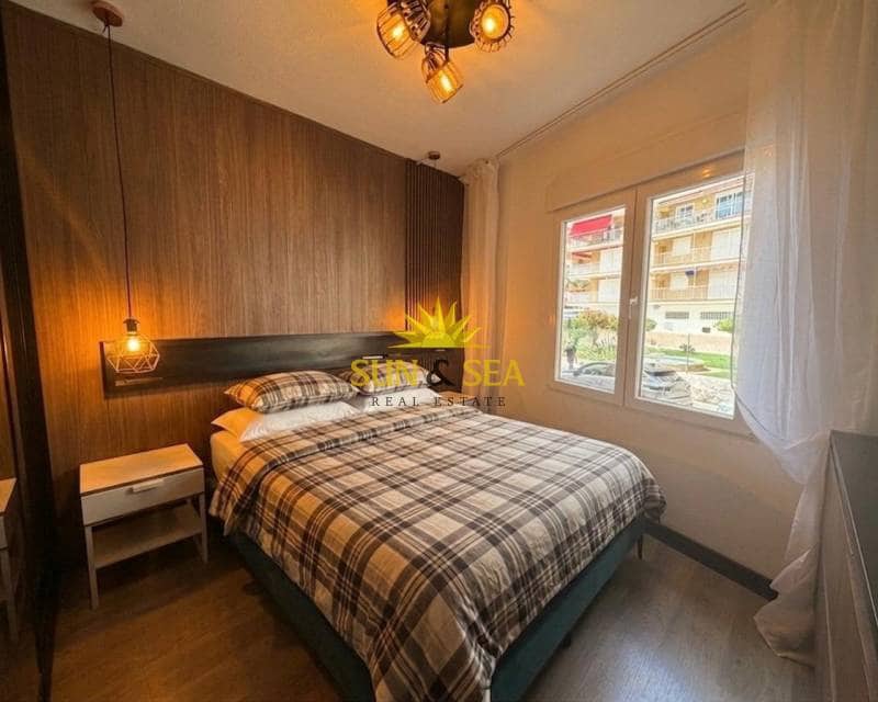 2 soveværelse Lejlighed til leje i Torrevieja - € 1.500 (Ref: 9793654)