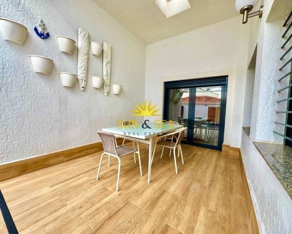 4 makuuhuone Huvila myytävänä paikassa Torre de la Horadada, Pilar de la Horadada mukana uima-altaan 
autotalli - 590 000 € (Ref: 9795080)