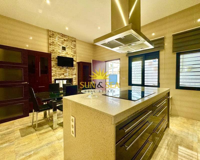 4 quarto Moradia para venda em Torre de la Horadada com piscina garagem - 590 000 € (Ref: 9795080)