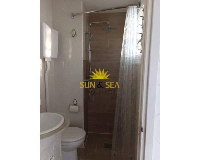 3 soveværelse Lejlighed til leje i Ciudad Quesada med garage - € 900 (Ref: 9795326)