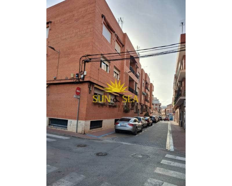 3 soveværelse Lejlighed til salg i Los Alcazares med garage - € 132.000 (Ref: 9798172)