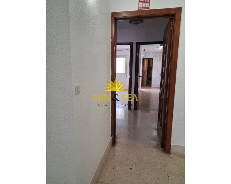 3 soveværelse Lejlighed til salg i Los Alcazares med garage - € 132.000 (Ref: 9798172)