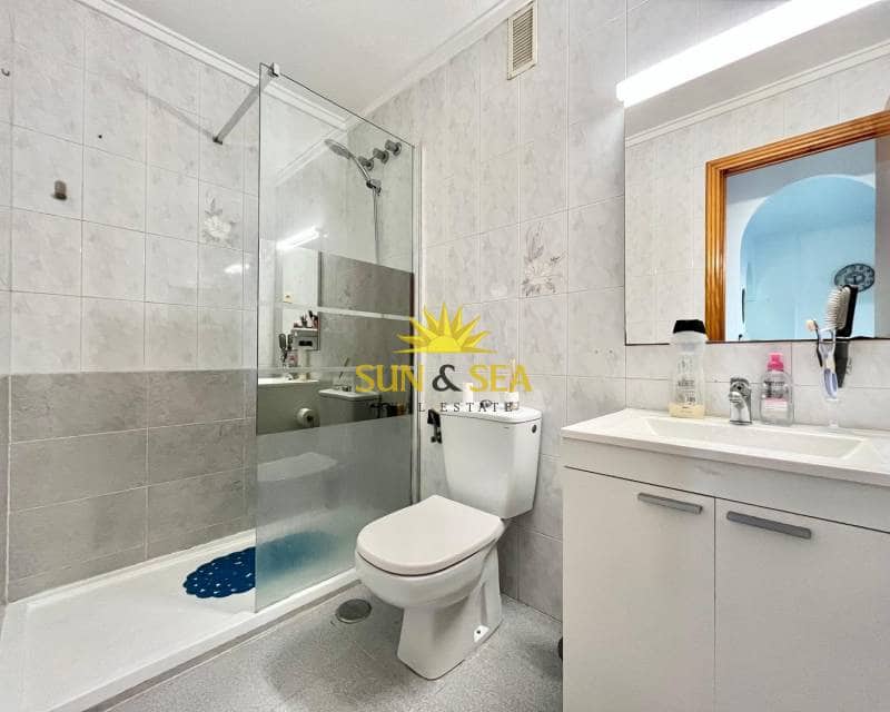 1 soveværelse Lejlighed til leje i Torrevieja med swimmingpool - € 650 (Ref: 9798313)