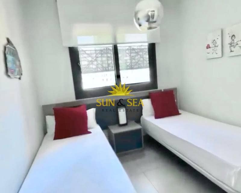 2 slaapkamer Appartement te huur in Benidorm met zwembad - € 2.000 (Ref: 9798485)