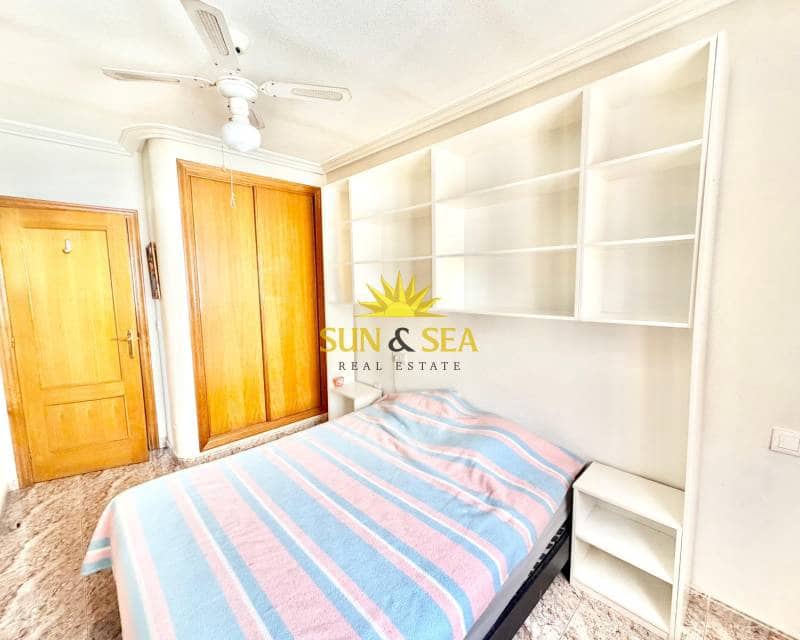 Ático de 3 habitaciones en Torrevieja en venta - 260.000 € (Ref: 9802958)