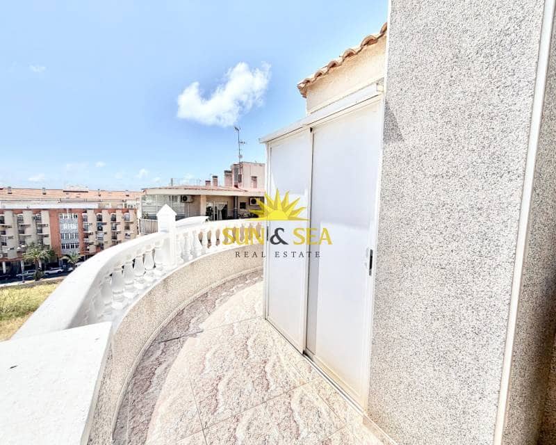 Ático de 3 habitaciones en Torrevieja en venta - 260.000 € (Ref: 9802958)