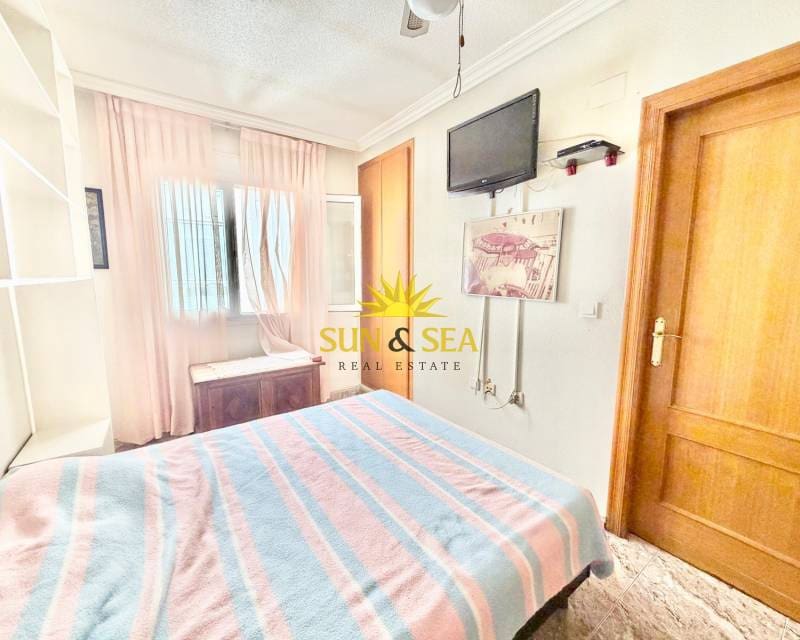 Ático de 3 habitaciones en Torrevieja en venta - 260.000 € (Ref: 9802958)