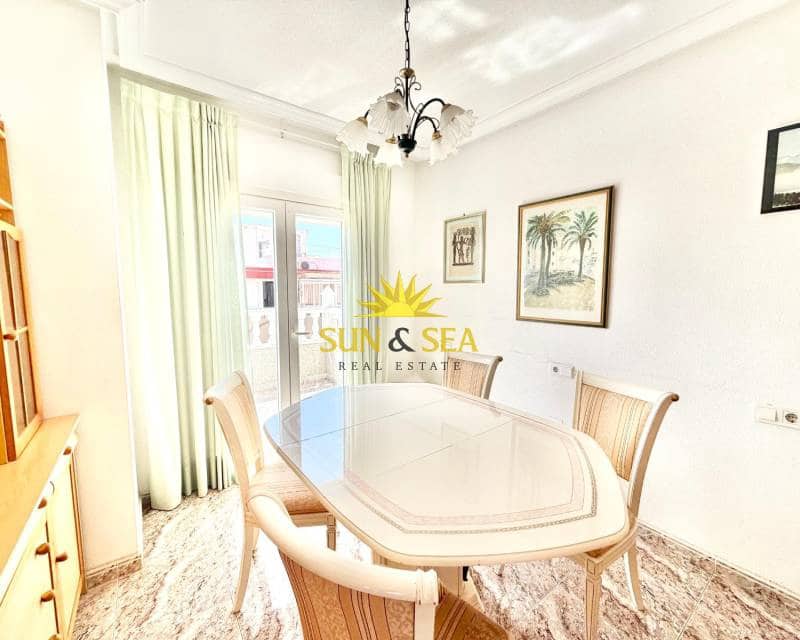 Ático de 3 habitaciones en Torrevieja en venta - 260.000 € (Ref: 9802958)