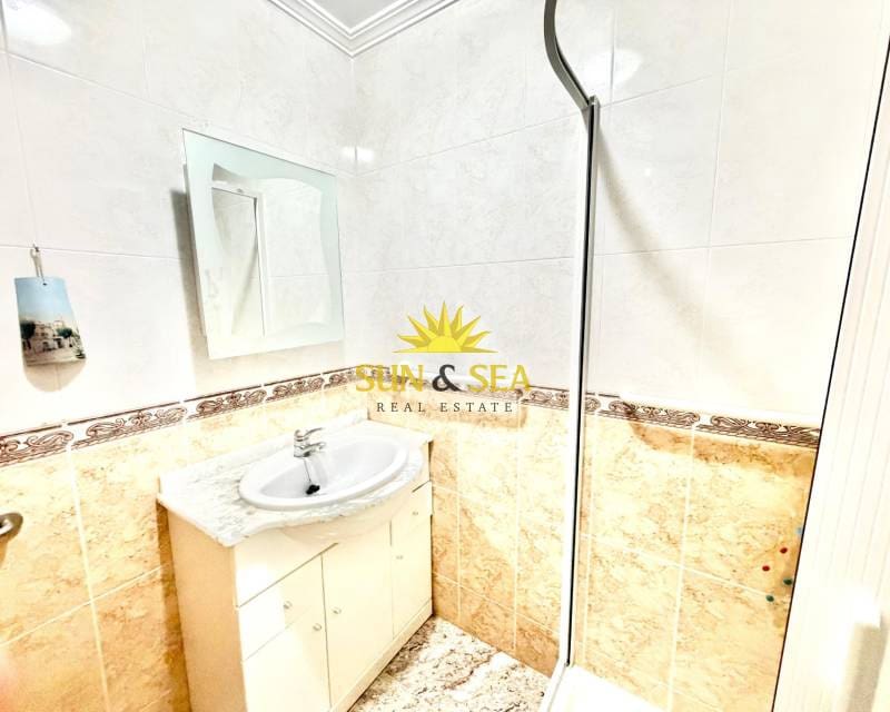 Ático de 3 habitaciones en Torrevieja en venta - 260.000 € (Ref: 9802958)