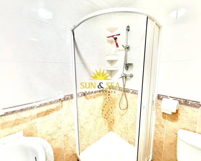 Ático de 3 habitaciones en Torrevieja en venta - 260.000 € (Ref: 9802958)