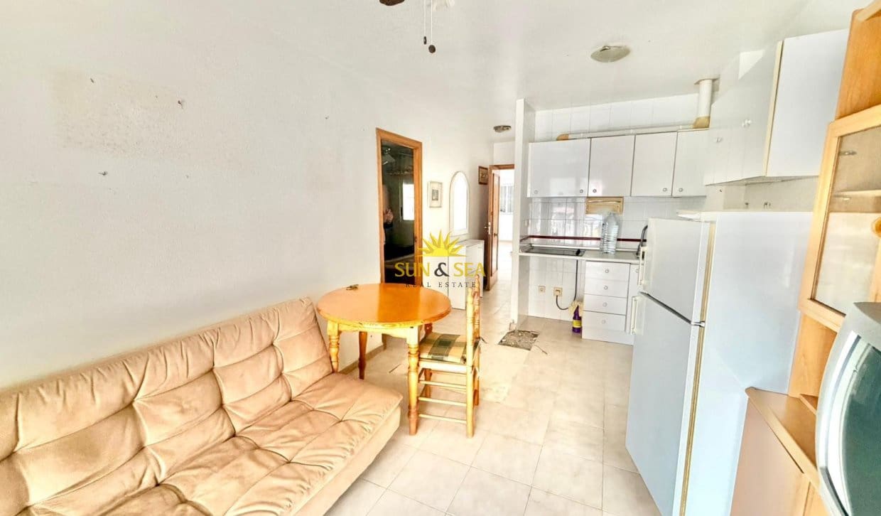 Apartamento de 1 habitación en Torrevieja en venta con piscina - 129.000 € (Ref: 9809415)