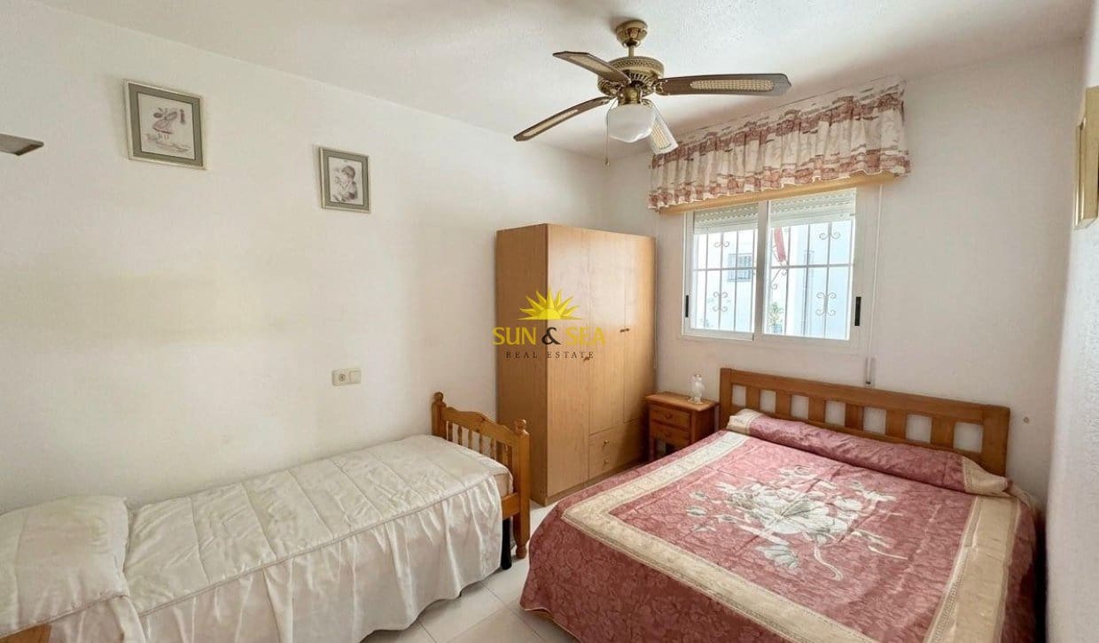 Apartamento de 1 habitación en Torrevieja en venta con piscina - 129.000 € (Ref: 9809415)