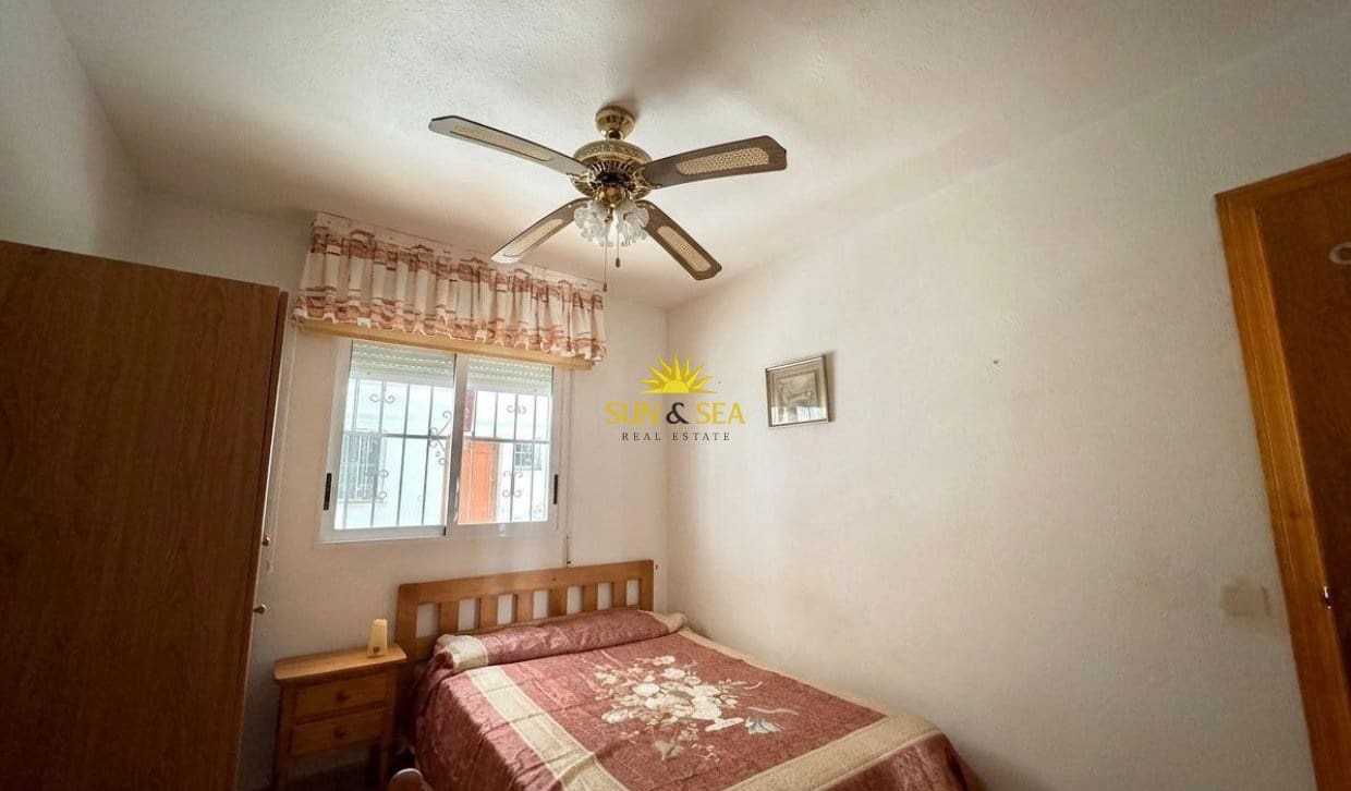 Apartamento de 1 habitación en Torrevieja en venta con piscina - 129.000 € (Ref: 9809415)