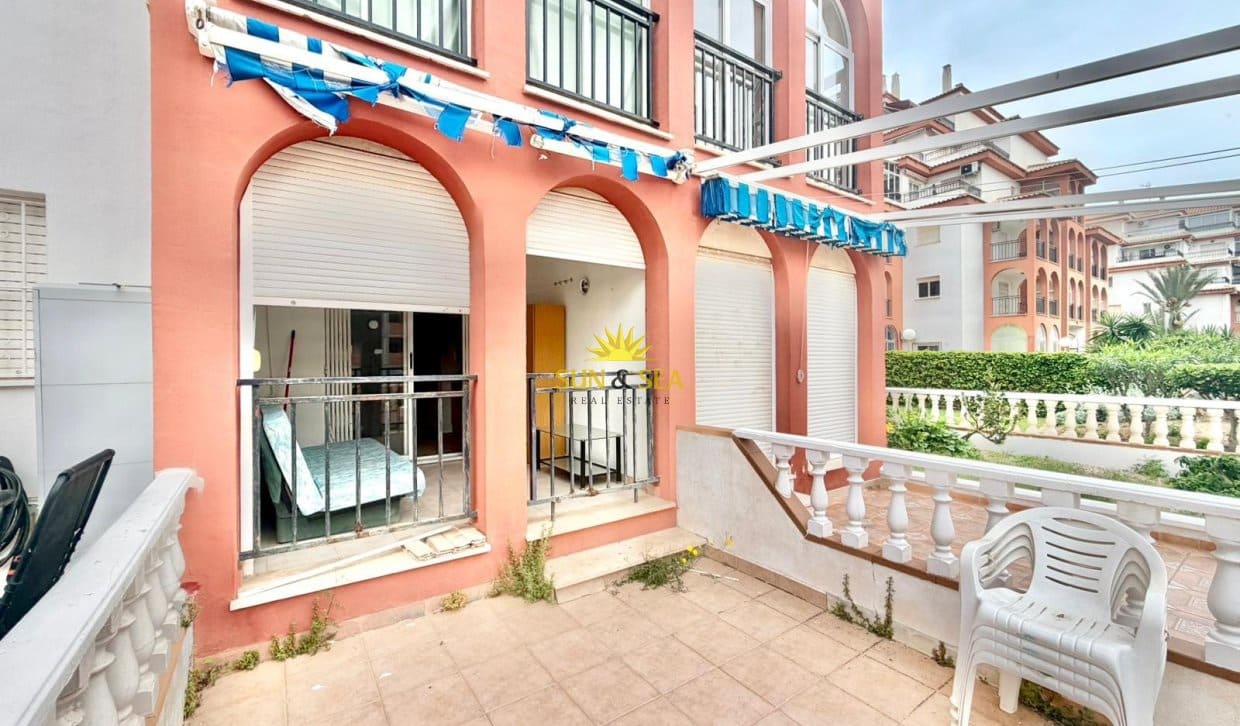 Apartamento de 1 habitación en Torrevieja en venta con piscina - 129.000 € (Ref: 9809415)