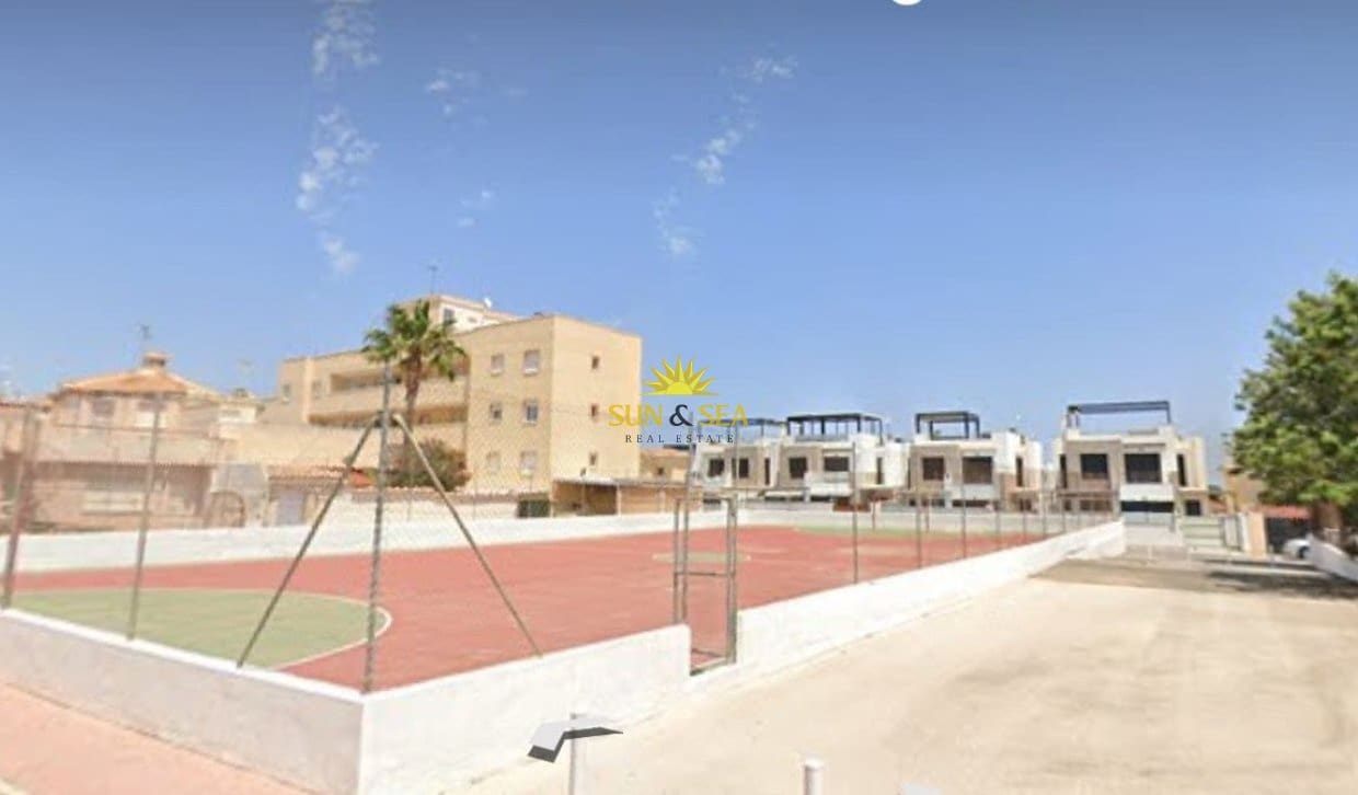 2 sovrum Lägenhet att hyra i Orihuela Costa med pool - 900 € (Ref: 9809824)