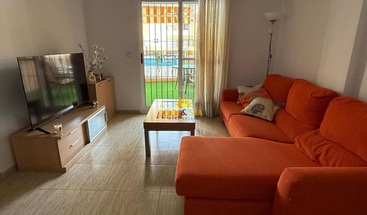 2 soverom Leilighet til salgs i Los Alcazares med svømmebasseng garasje - € 900 (Ref: 9810835)