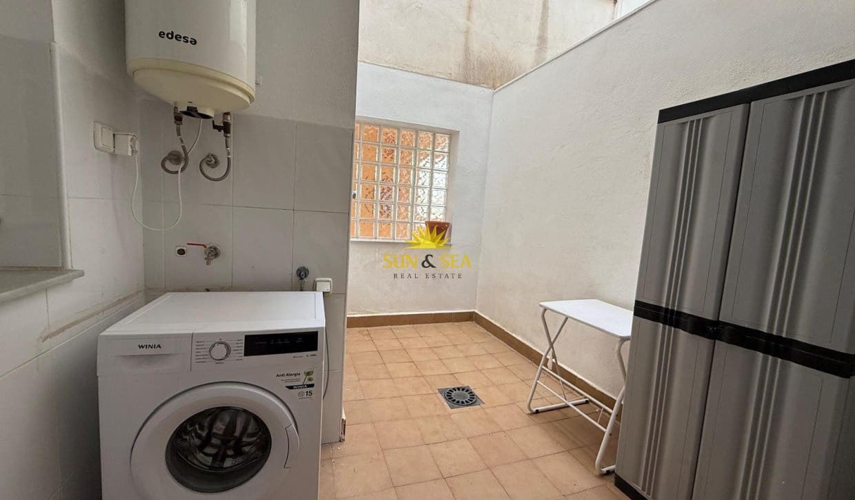 2 soverom Leilighet til salgs i Los Alcazares med svømmebasseng garasje - € 900 (Ref: 9810835)