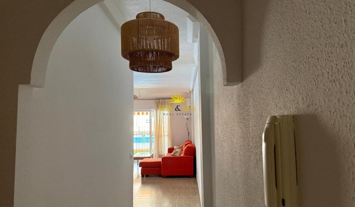 2 soverom Leilighet til salgs i Los Alcazares med svømmebasseng garasje - € 900 (Ref: 9810835)