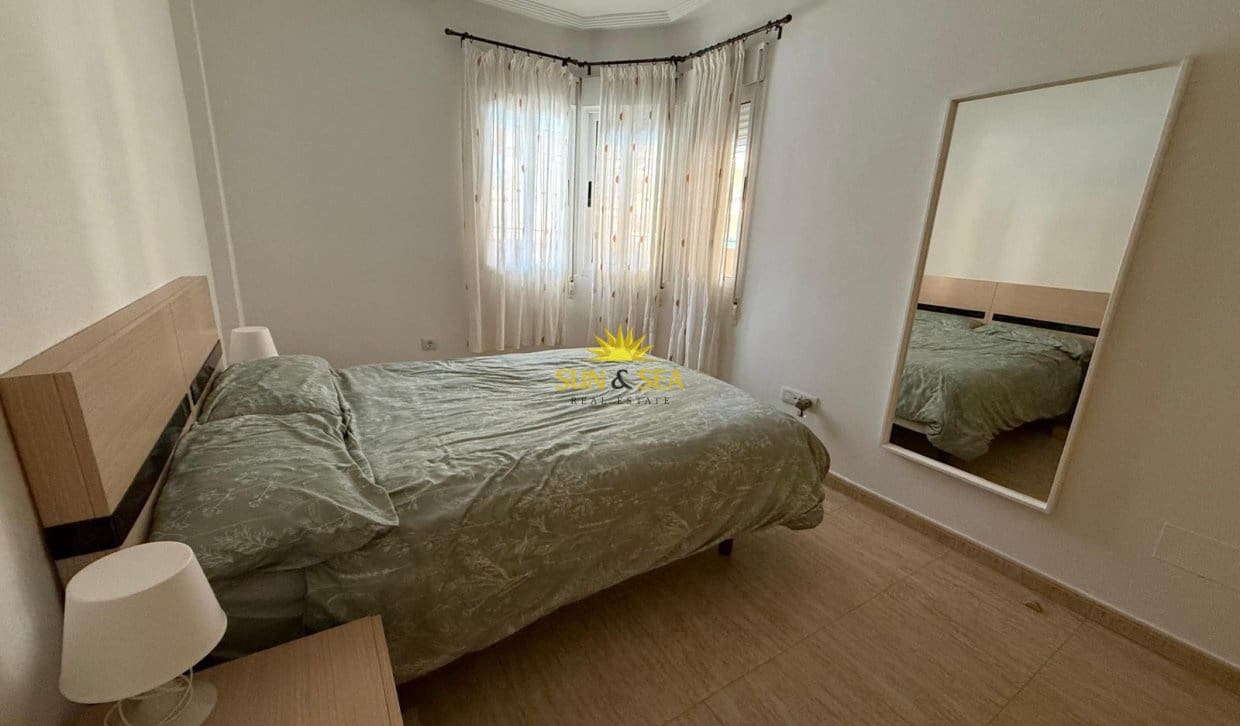 2 soverom Leilighet til salgs i Los Alcazares med svømmebasseng garasje - € 900 (Ref: 9810835)