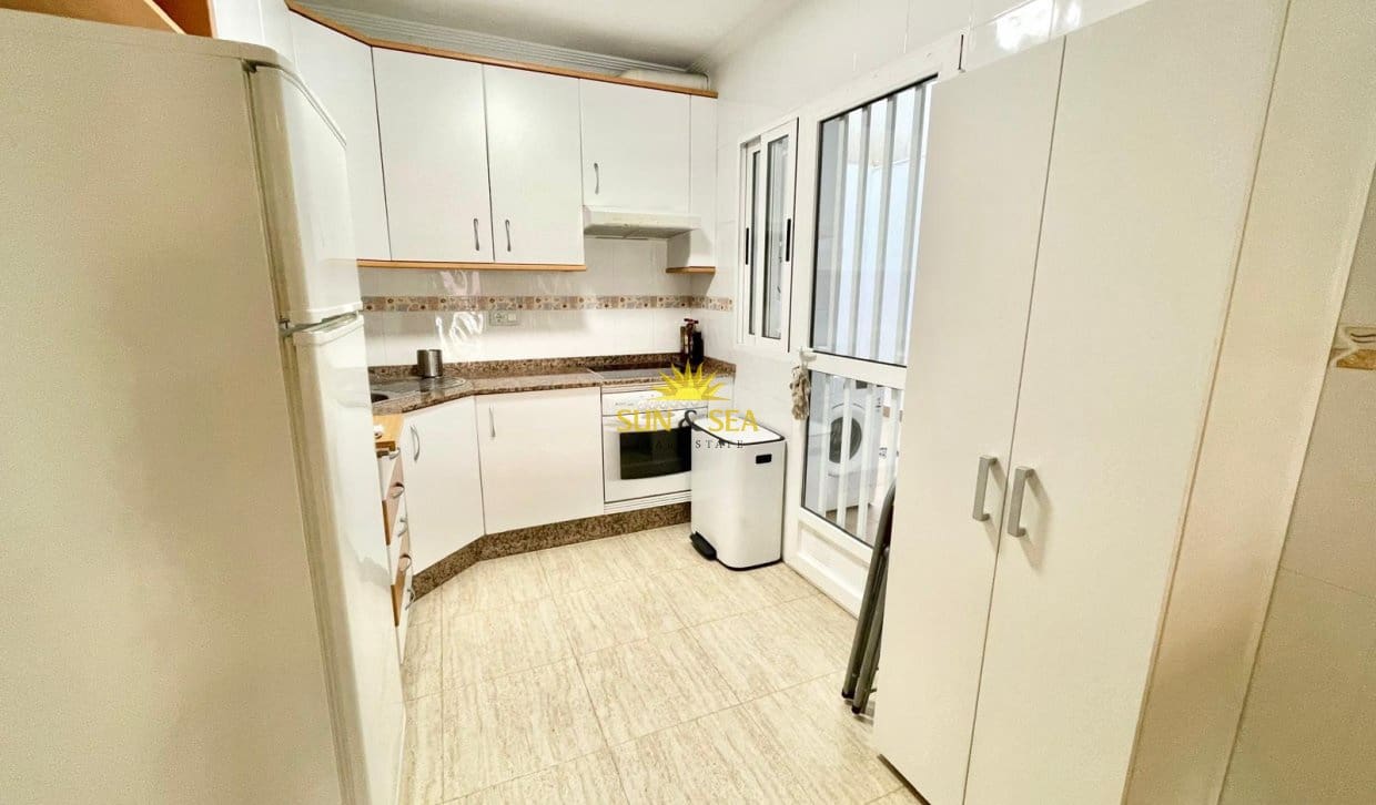 2 bedroom Apartment for holiday rental in Los Alcazares with pool garage - € 900 (Ref: 9810835)