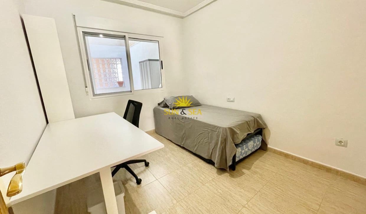 2 bedroom Apartment for holiday rental in Los Alcazares with pool garage - € 900 (Ref: 9810835)