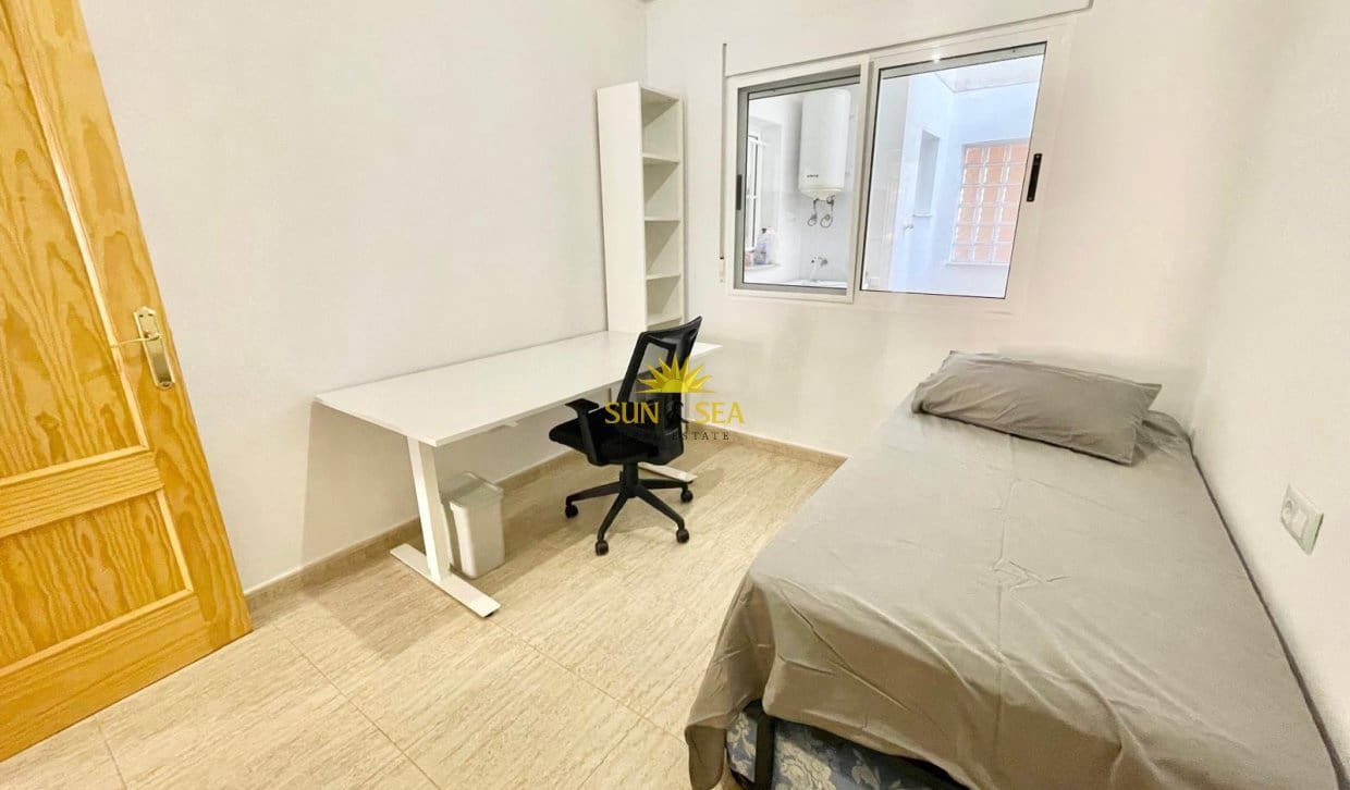 2 bedroom Apartment for holiday rental in Los Alcazares with pool garage - € 900 (Ref: 9810835)