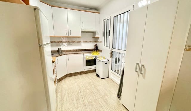 Apartamento de 2 habitaciones en Los Alcázares en alquiler vacacional con piscina garaje - 900 € (Ref: 9810835)