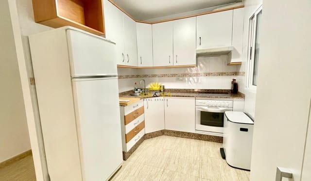 Apartamento de 2 habitaciones en Los Alcázares en alquiler vacacional con piscina garaje - 900 € (Ref: 9810835)