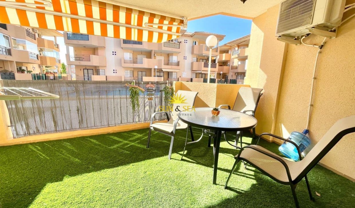 2 bedroom Apartment for holiday rental in Los Alcazares with pool garage - € 900 (Ref: 9810835)