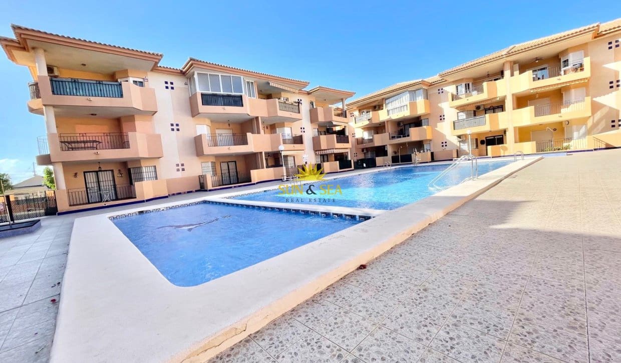 2 bedroom Apartment for holiday rental in Los Alcazares with pool garage - € 900 (Ref: 9810835)