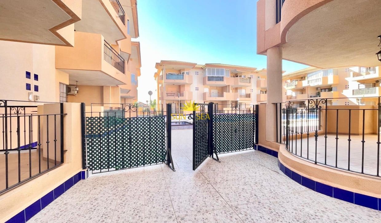 2 bedroom Apartment for holiday rental in Los Alcazares with pool garage - € 900 (Ref: 9810835)