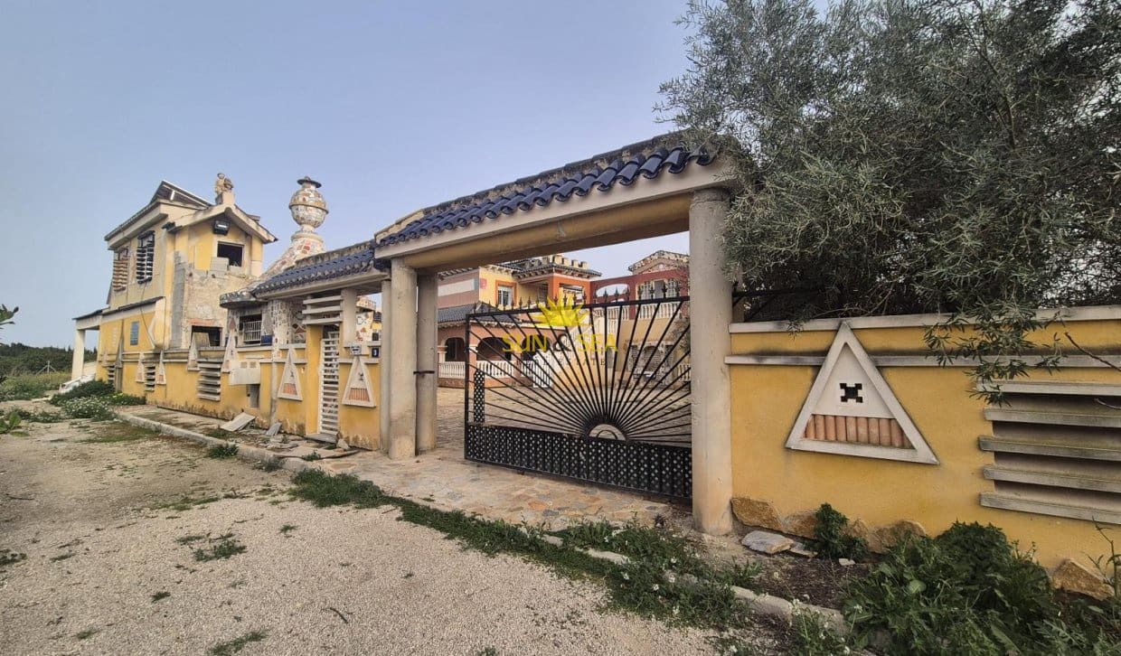 4 Zimmer Villa zu verkaufen in Orihuela mit Pool Garage - 185.000 € (Ref: 9810836)