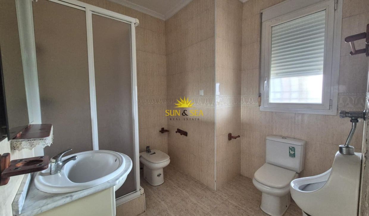 4 Zimmer Villa zu verkaufen in Orihuela mit Pool Garage - 185.000 € (Ref: 9810836)