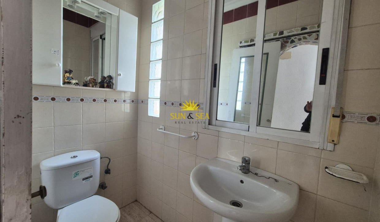 4 Zimmer Villa zu verkaufen in Orihuela mit Pool Garage - 185.000 € (Ref: 9810836)