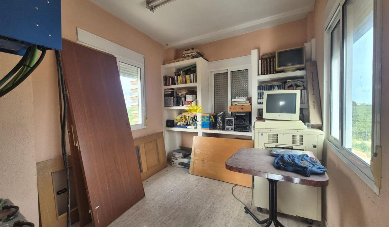 4 Zimmer Villa zu verkaufen in Orihuela mit Pool Garage - 185.000 € (Ref: 9810836)