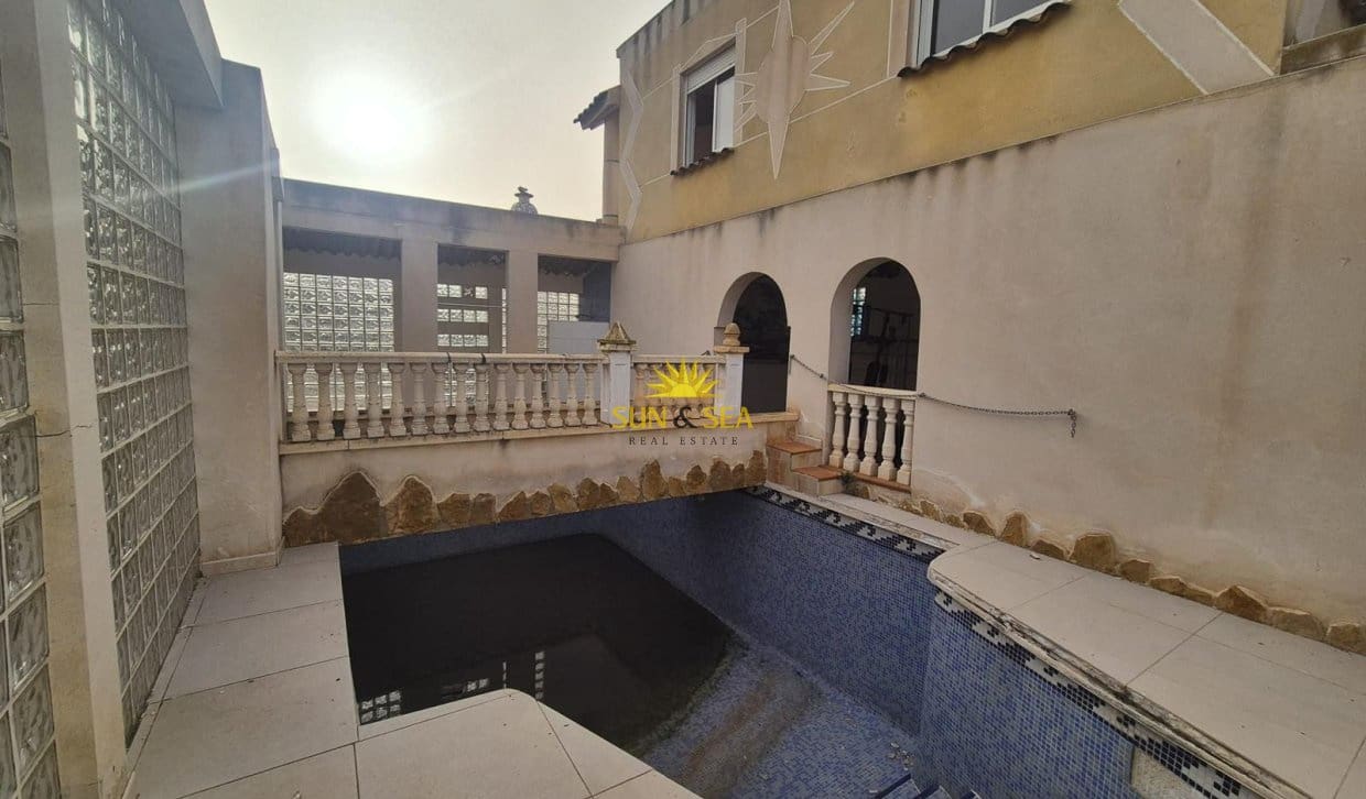4 Zimmer Villa zu verkaufen in Orihuela mit Pool Garage - 185.000 € (Ref: 9810836)