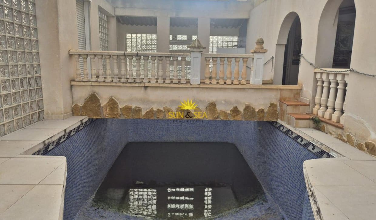 4 Zimmer Villa zu verkaufen in Orihuela mit Pool Garage - 185.000 € (Ref: 9810836)