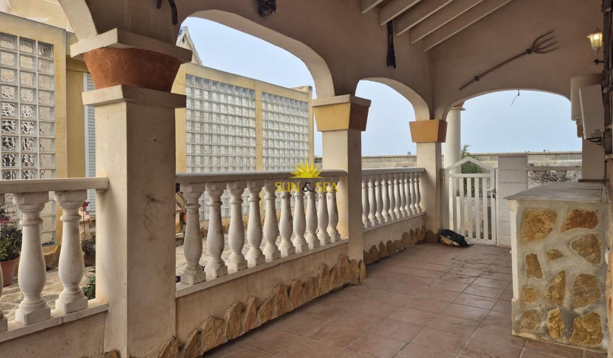 4 Zimmer Villa zu verkaufen in Orihuela mit Pool Garage - 185.000 € (Ref: 9810836)