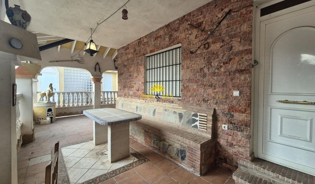 4 Zimmer Villa zu verkaufen in Orihuela mit Pool Garage - 185.000 € (Ref: 9810836)