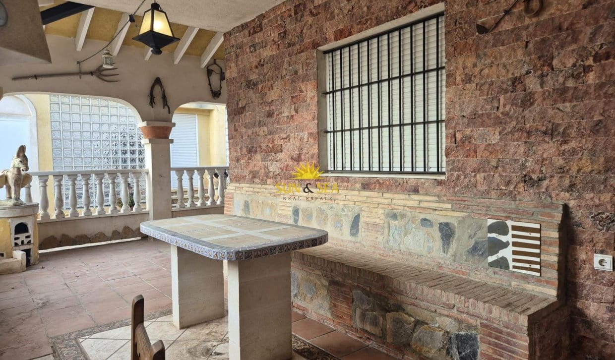 4 Zimmer Villa zu verkaufen in Orihuela mit Pool Garage - 185.000 € (Ref: 9810836)