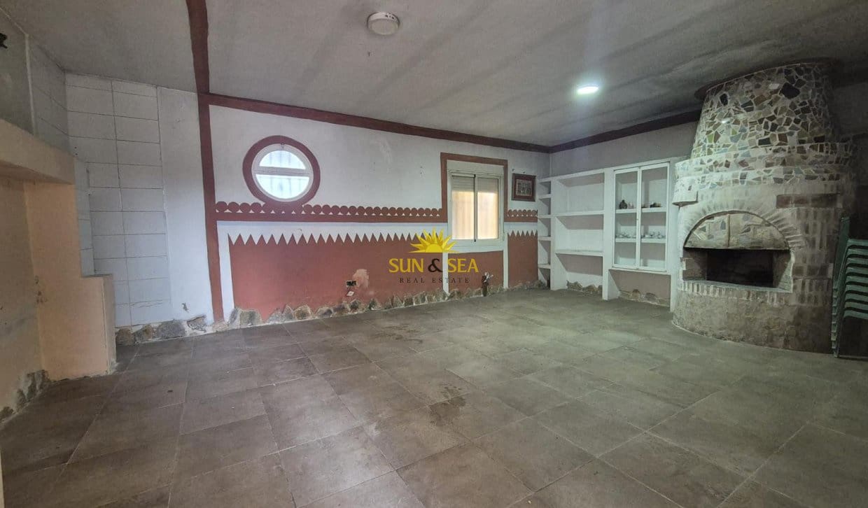 4 Zimmer Villa zu verkaufen in Orihuela mit Pool Garage - 185.000 € (Ref: 9810836)