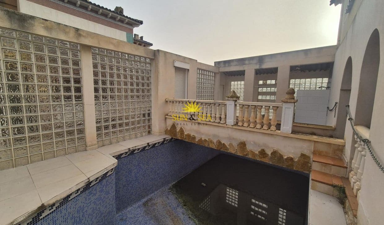 4 Zimmer Villa zu verkaufen in Orihuela mit Pool Garage - 185.000 € (Ref: 9810836)