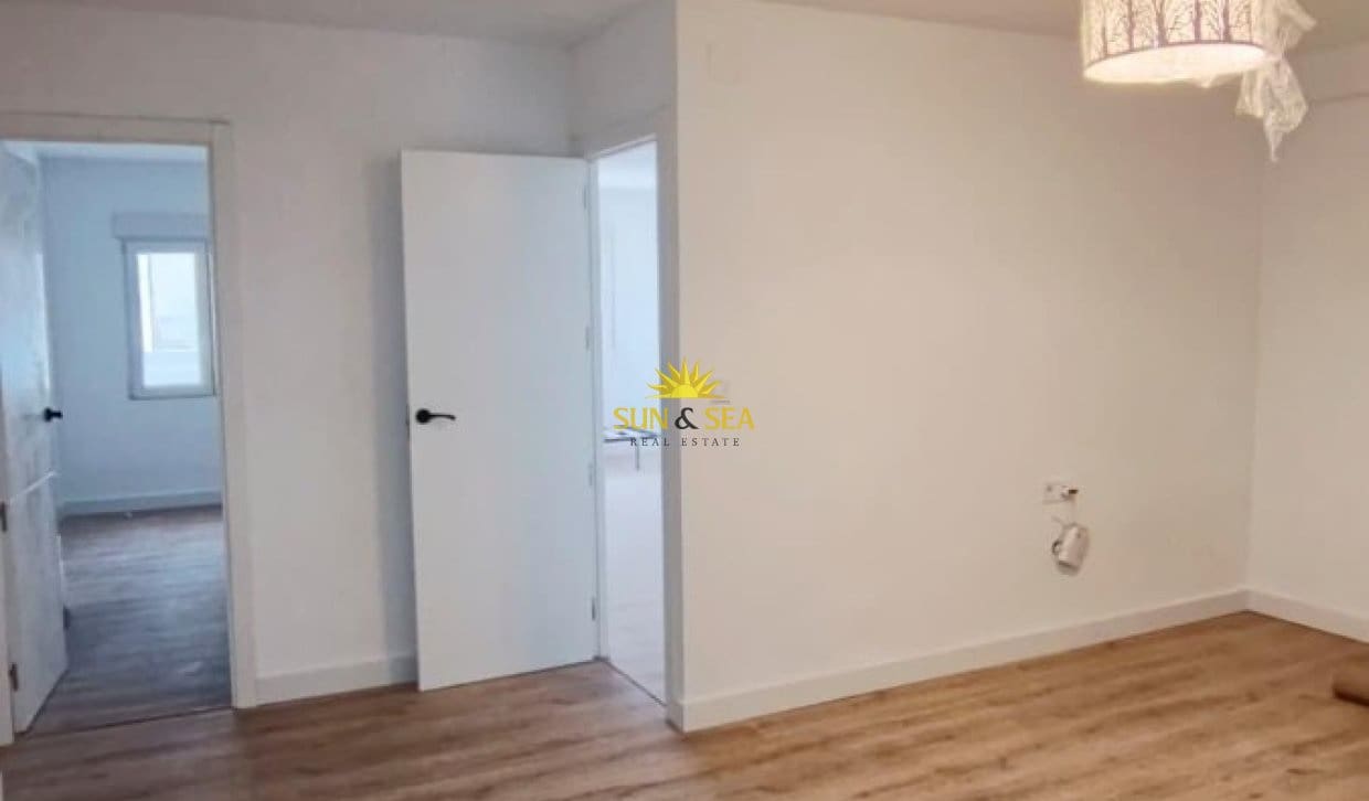 3 camera da letto Appartamento in vendita in Torrevieja - 130.000 € (Rif: 9810837)