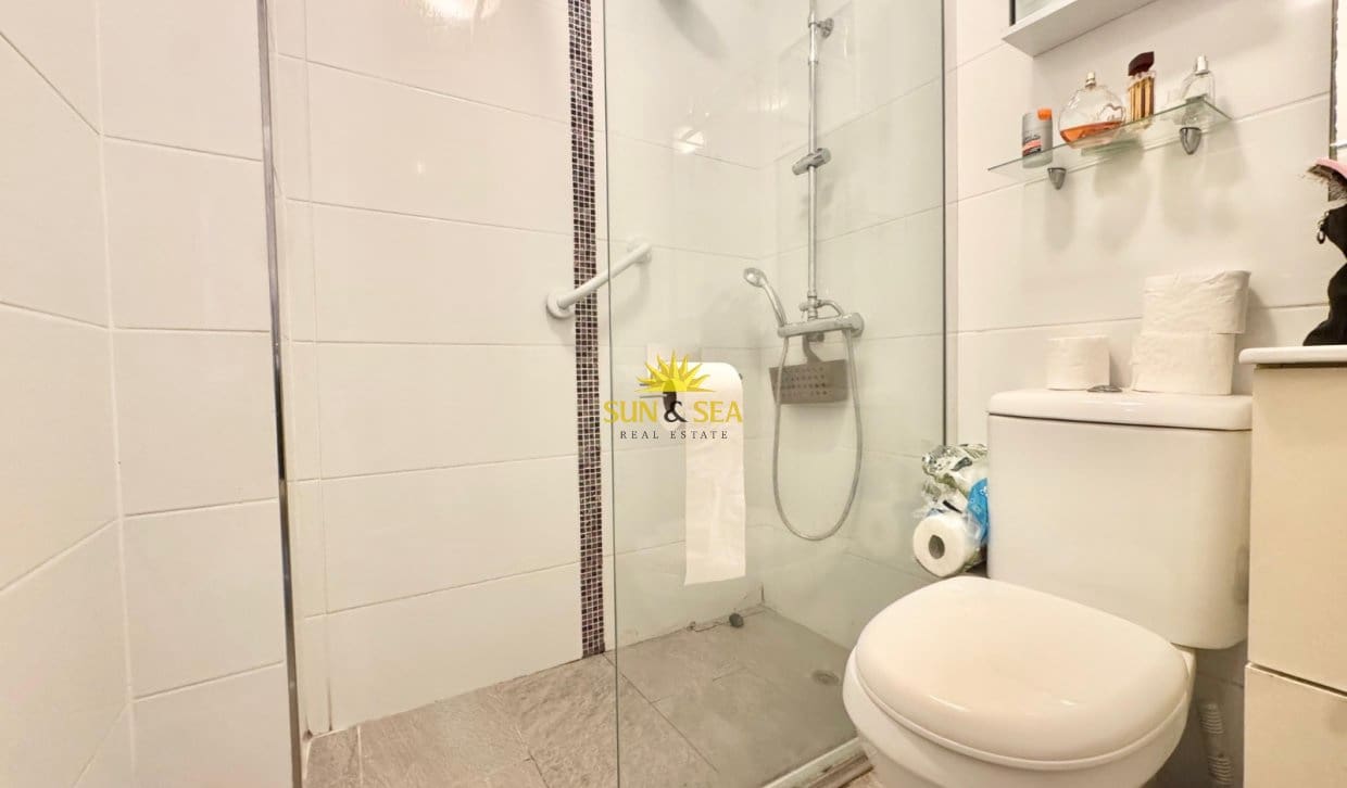 2 makuuhuone Omakotitalo vuokrattavana paikassa El Chaparral - 800 € (Ref: 9810906)