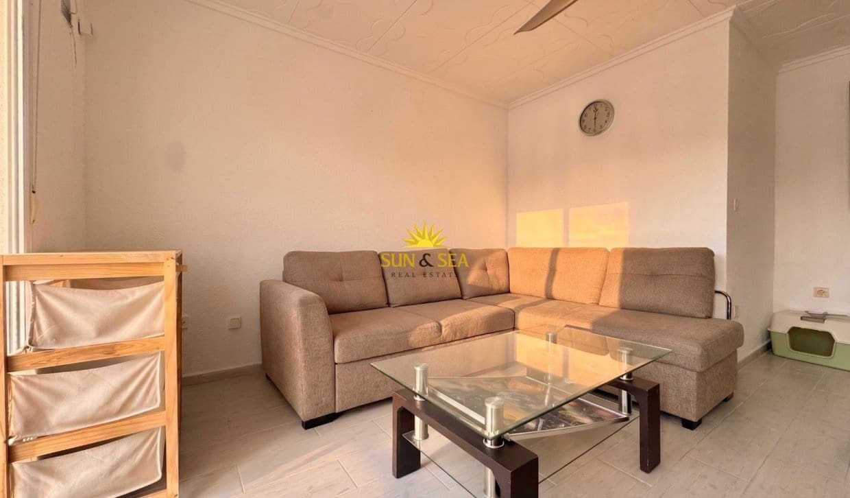 2 makuuhuone Omakotitalo vuokrattavana paikassa El Chaparral - 800 € (Ref: 9810906)