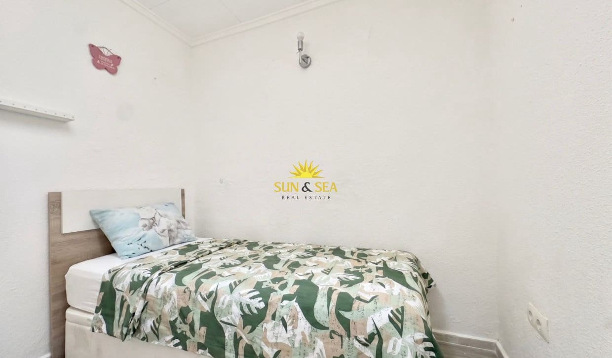 2 makuuhuone Omakotitalo vuokrattavana paikassa El Chaparral - 800 € (Ref: 9810906)