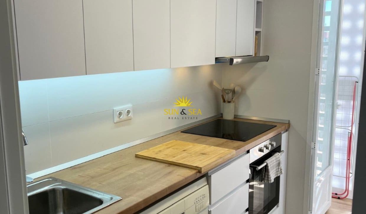 2 sovrum Lägenhet att hyra i Dehesa de Campoamor - 1 050 € (Ref: 9810907)